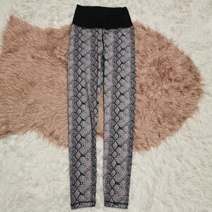 ABS2B  Fitness High Rise Full Scrunch Booty V Band